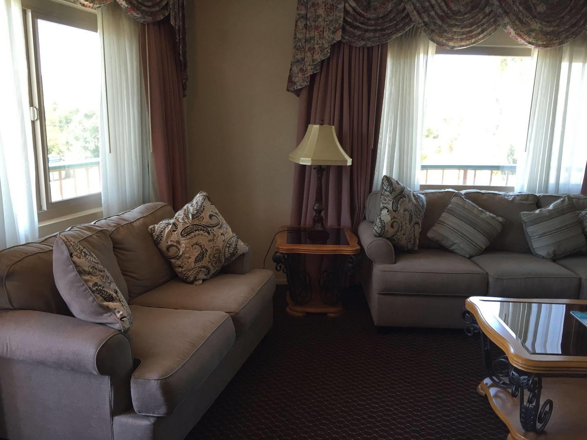 Oakridge Inn Oak View Экстерьер фото